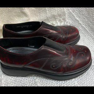 Size 11 Dansko Oxblood Tooled Leather Shoes